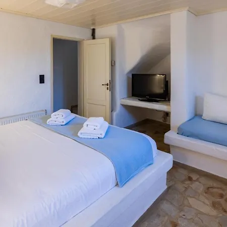 Blue Greens * Parikia (Paros)